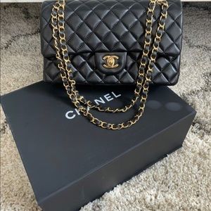 Gorgeous Chanel flap bag gold hardware